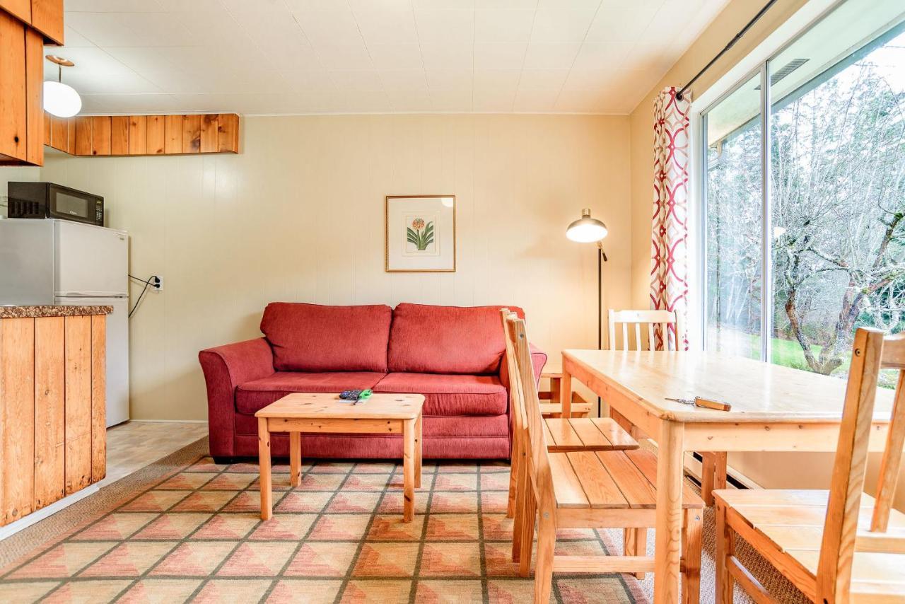 Green Acres Lakeside Resort Salt Spring Island Ganges Dış mekan fotoğraf